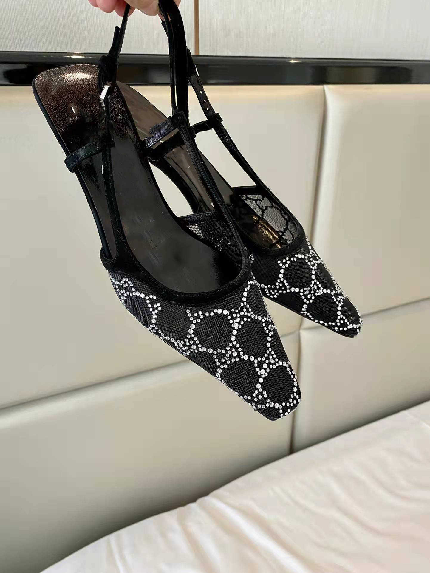

Women's slingback Sandals pump Aria slingback shoes are presented in Black mesh with crystals sparkling motif Back buckle closure, Mahogany