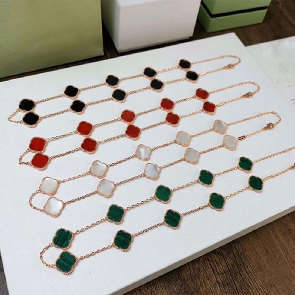 

10 motifs Pendants Necklaces Fashion Elegant Clovers Necklace Gift for Woman Desinger Jewelry Wedding Couple Love Luxury Design 925 Silver Four Leafs Flower Logo