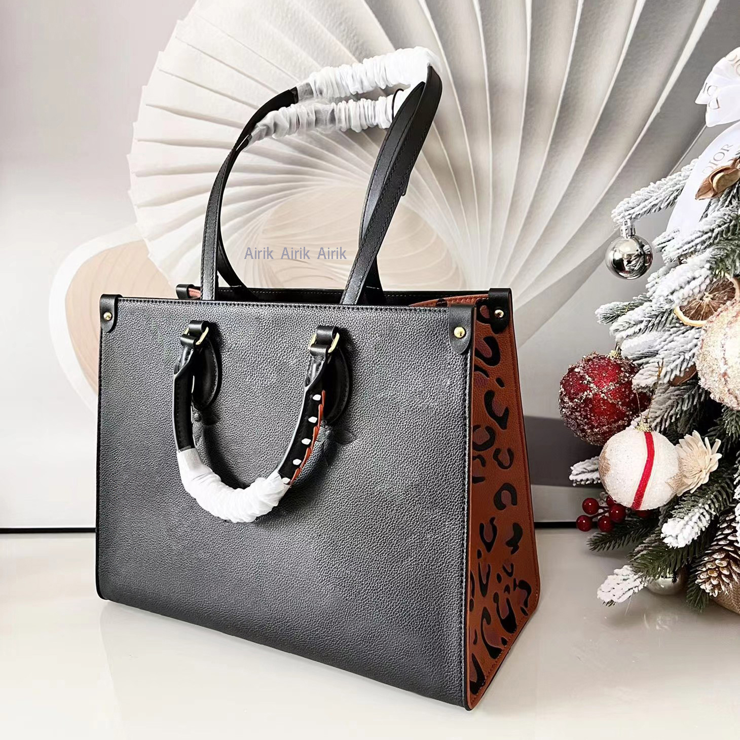 

High Quality Handbags luxurys designers bags Fashion Totes CrossBody Lock Leather Hand Sewn Wax Thread Portable Women's Bag Leisure tote M45660, Pay for freight