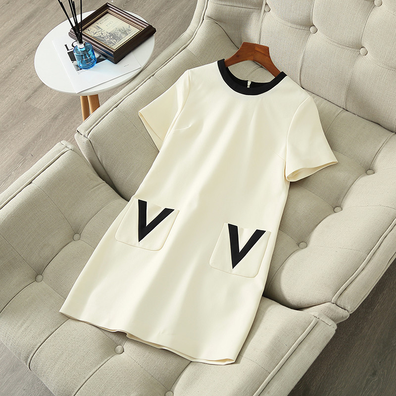 

2022 Summer Short Sleeve Round Neck Black / Ivory Contrast Color Panelled Pockets Short Mini Dress Elegant Casual Dresses 22W174271