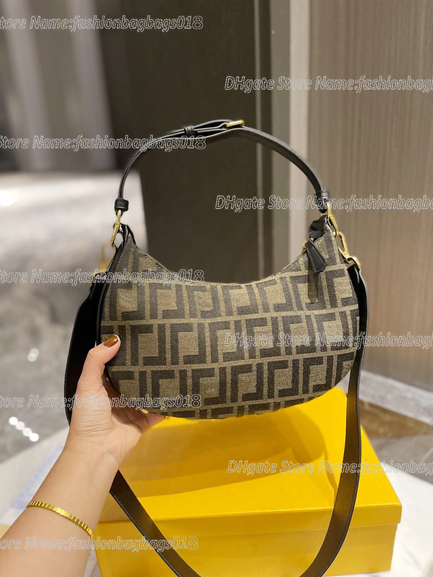 

Luxurys Lady Purse Tote Graphy Half Moon Hobo AVA Underarm Bag Nano Cowskin Handbag Women Letter Hardware Designer Leather Clutch Evening Shoulder Cross body
