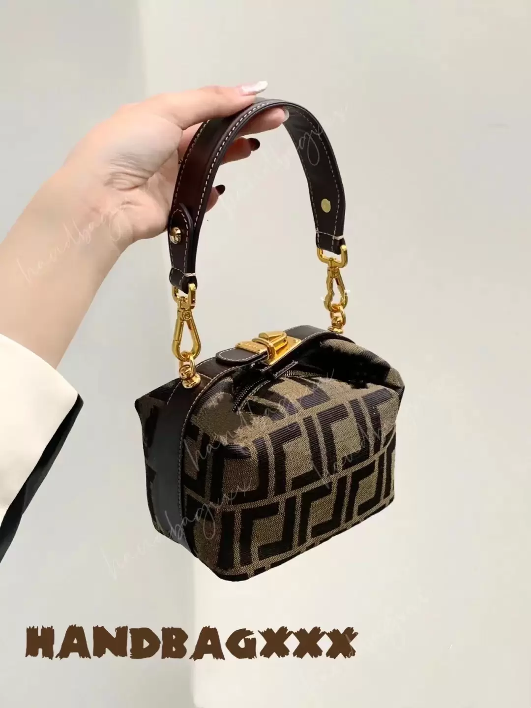 

designer bags New Double Ff Pillow Portable One Genuine Shoulder Retro Lunch Box Bag And Versatile Student Baglouis Charms Wholesa, Brown