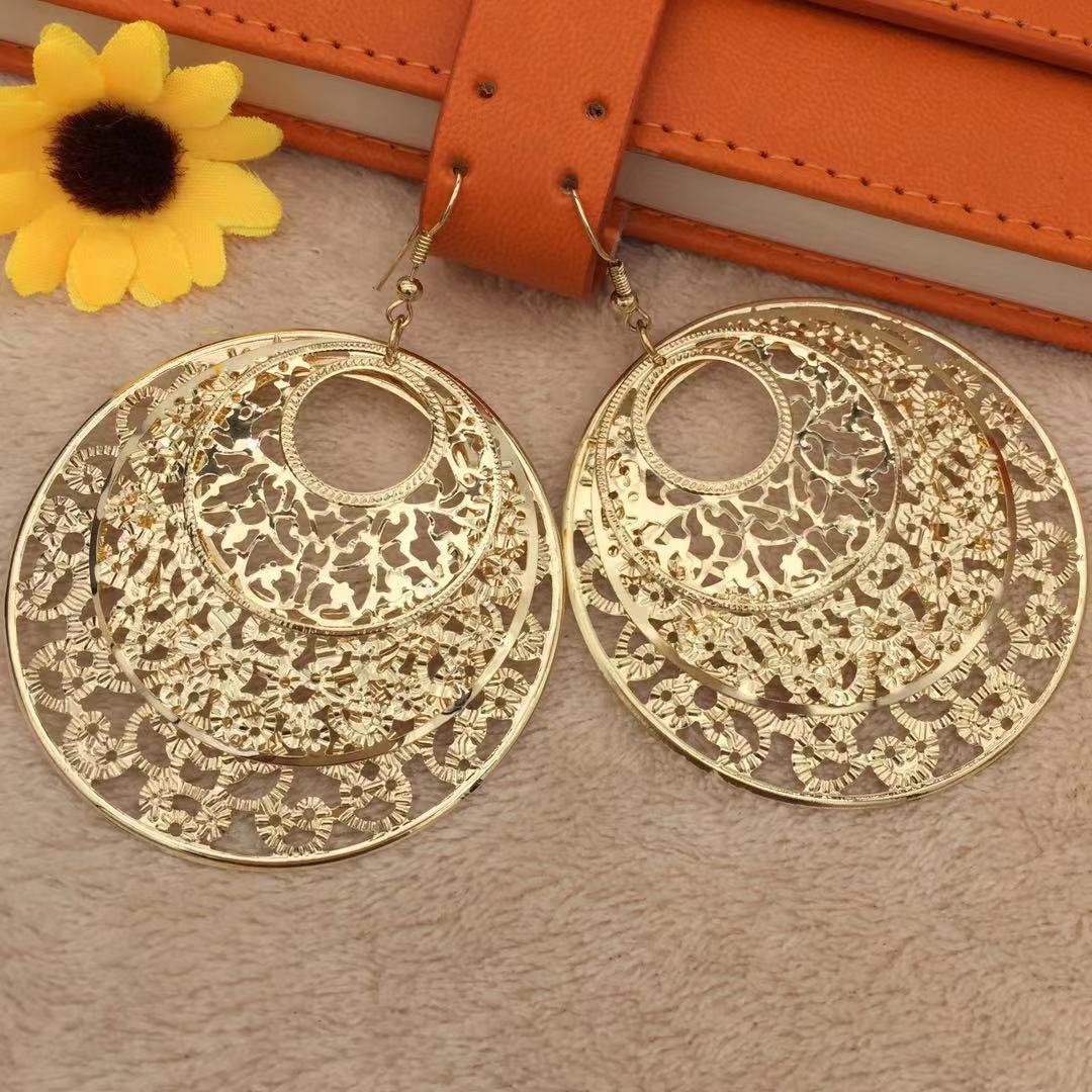 

Hollowed Out Multi-level Round Wreath Earrings Women's Personalized Simple Geometric