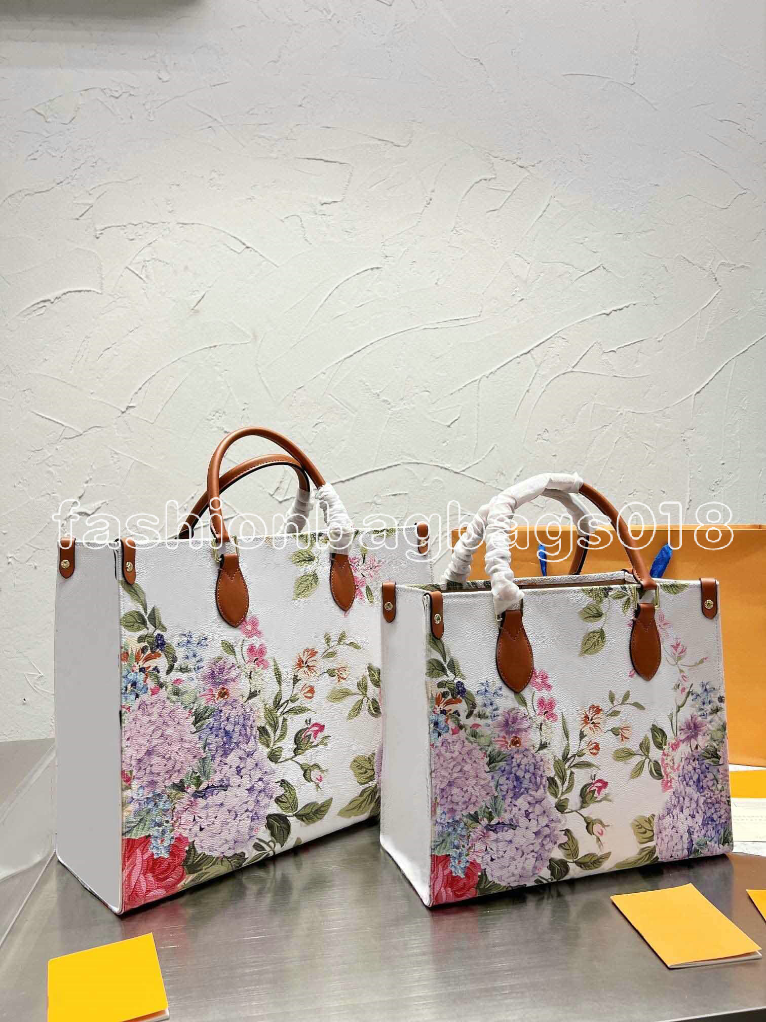 

On The Go MM GM 2022 Fall-Winter Series Shopping Bag Hydrangeas Flowers Monograms Pattern Designers Totes M21233
