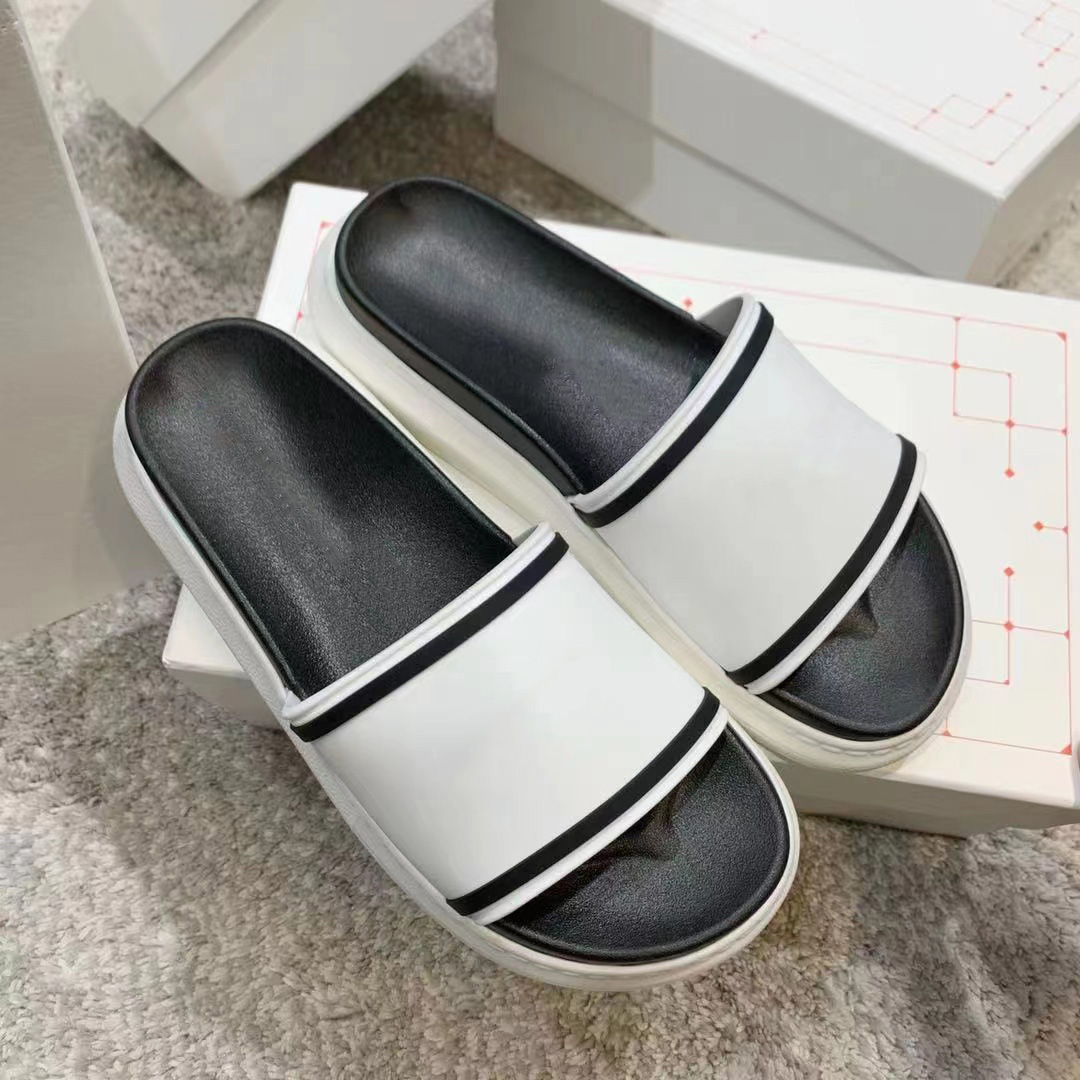 

Slippers Top Quality Fashion Women Sandals Rubber Leather Slippers Summer Flat Stylist Slides Ladies Beach Sandal Party Wedding Slipper, Chocolate