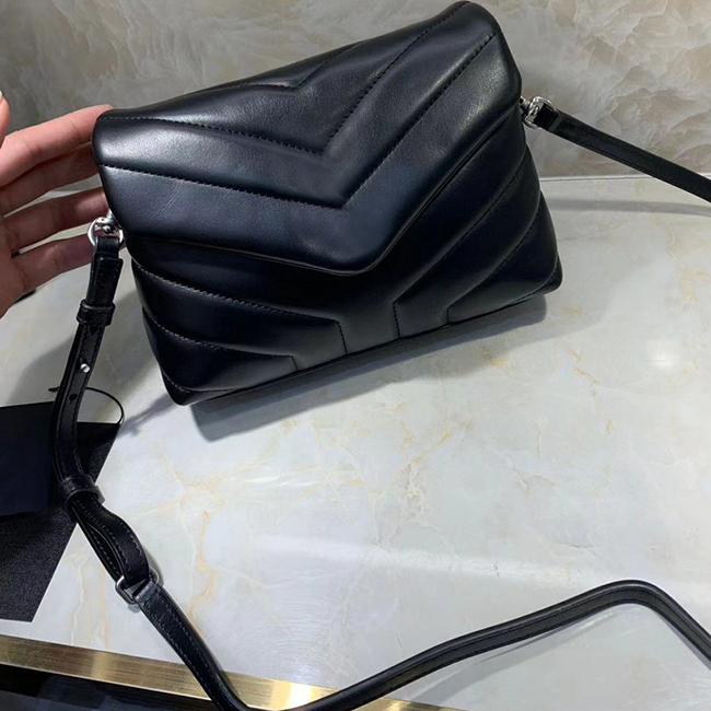 

Fashion designer high quality women's leather black bag leisure messenger bag size 20cm with box