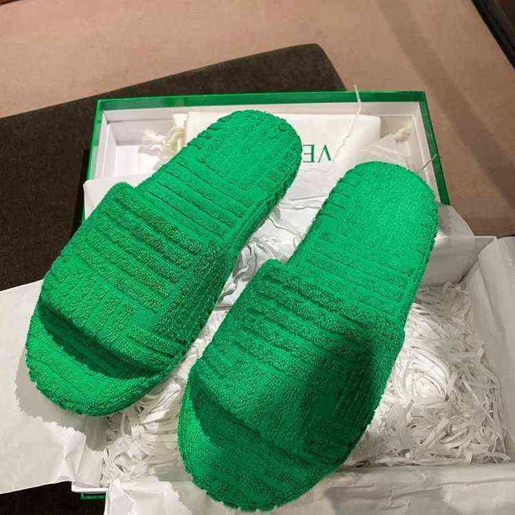 

Maomao Slippers Women's Autumn and Winter Net Red with Green Thick Bottom, Wear Fashionable Flat Outside