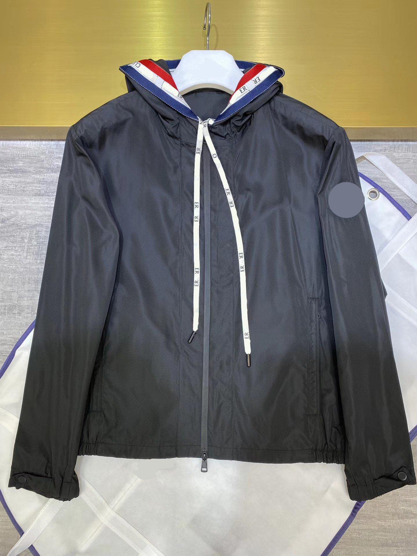 

Designer Brand Maya Men's Hooded Jacket Thin Front Mid Color Zip Luxurious Embroidered Badge Top Jacket Complete labels, Supplement (not shipped separately)