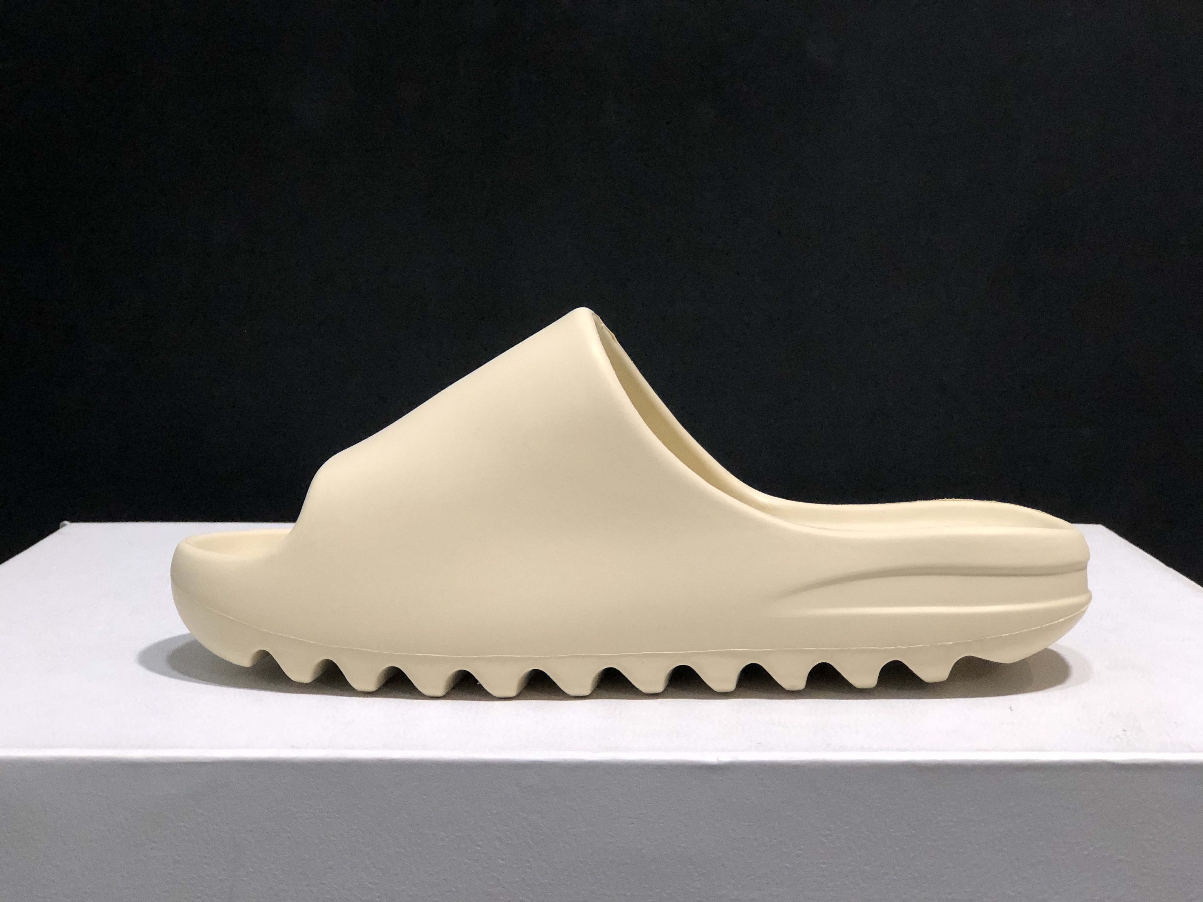 

Designer slippers men women luxury sandals Desert Sand Bone Moon Grey Ochre Ararat fashion outdoor Jogging Walking size 36-46, 01