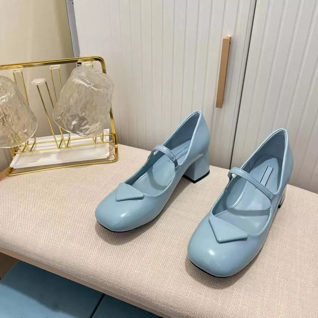 

2022 Designers Women Slippers Sandals Fashion Triangle Flat Slides Flip Flops Summer Leather Outdoor Loafers Bath Shoes Beach Shoes, Black