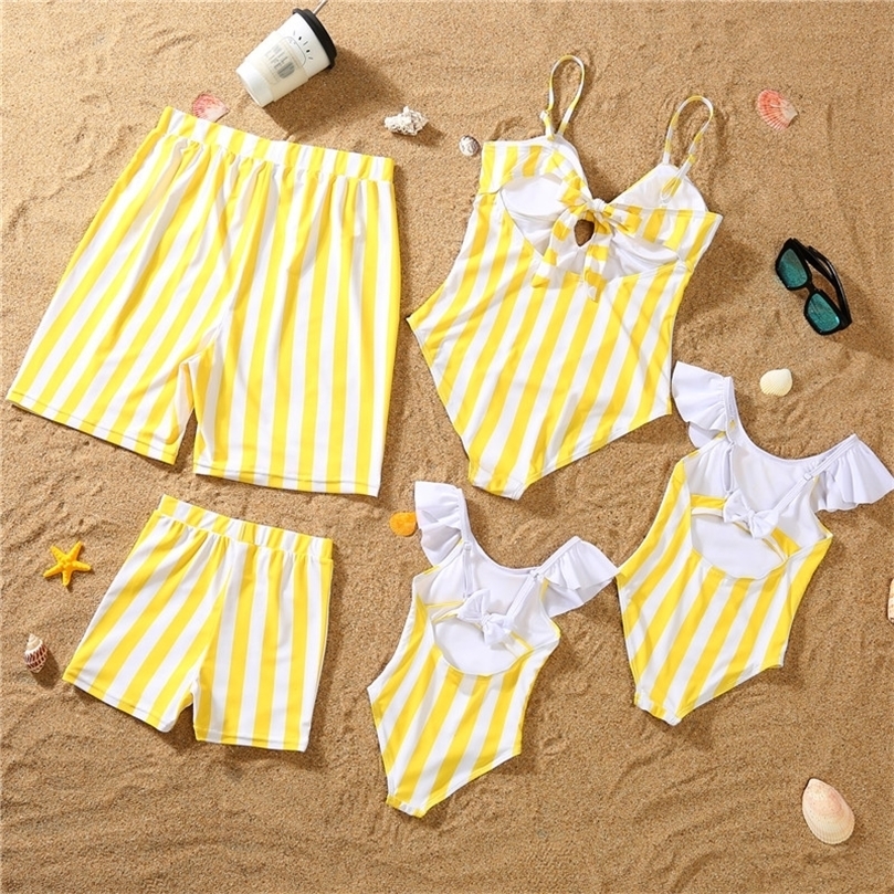 Yellow Stripe Family Matching Maillots De Bain Femmes Enfants Bébé Fille Maillot De Bain Hommes Shorts Maillot De Bain Mommy Me One Peace Beachwe