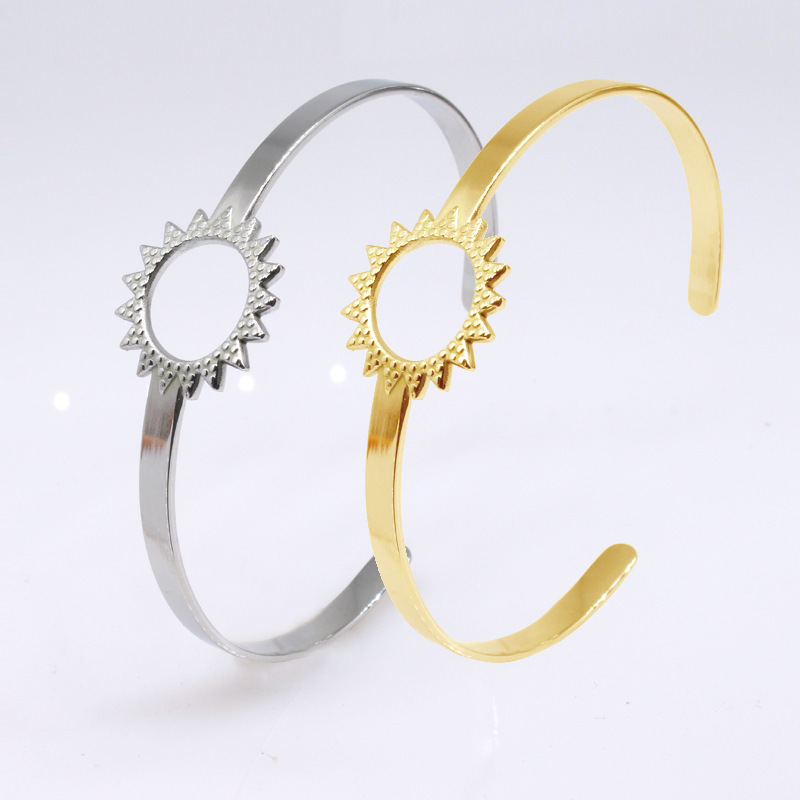 

Opening Adjustable Stainless Steel Bracelet Sunflower Hollowed Out Niche Bracelet