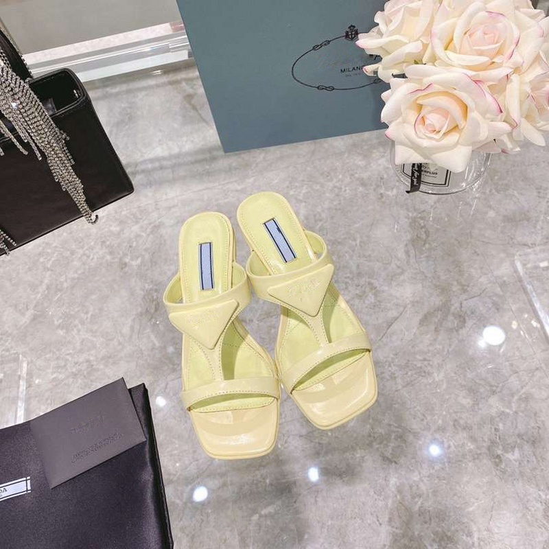 2022 Nouvelles femmes Sandales mignonnes bonbons Tongs Italie Marque MILANO Peau de vache Perle en peau de mouton Femme Chaussures d'été Sandale