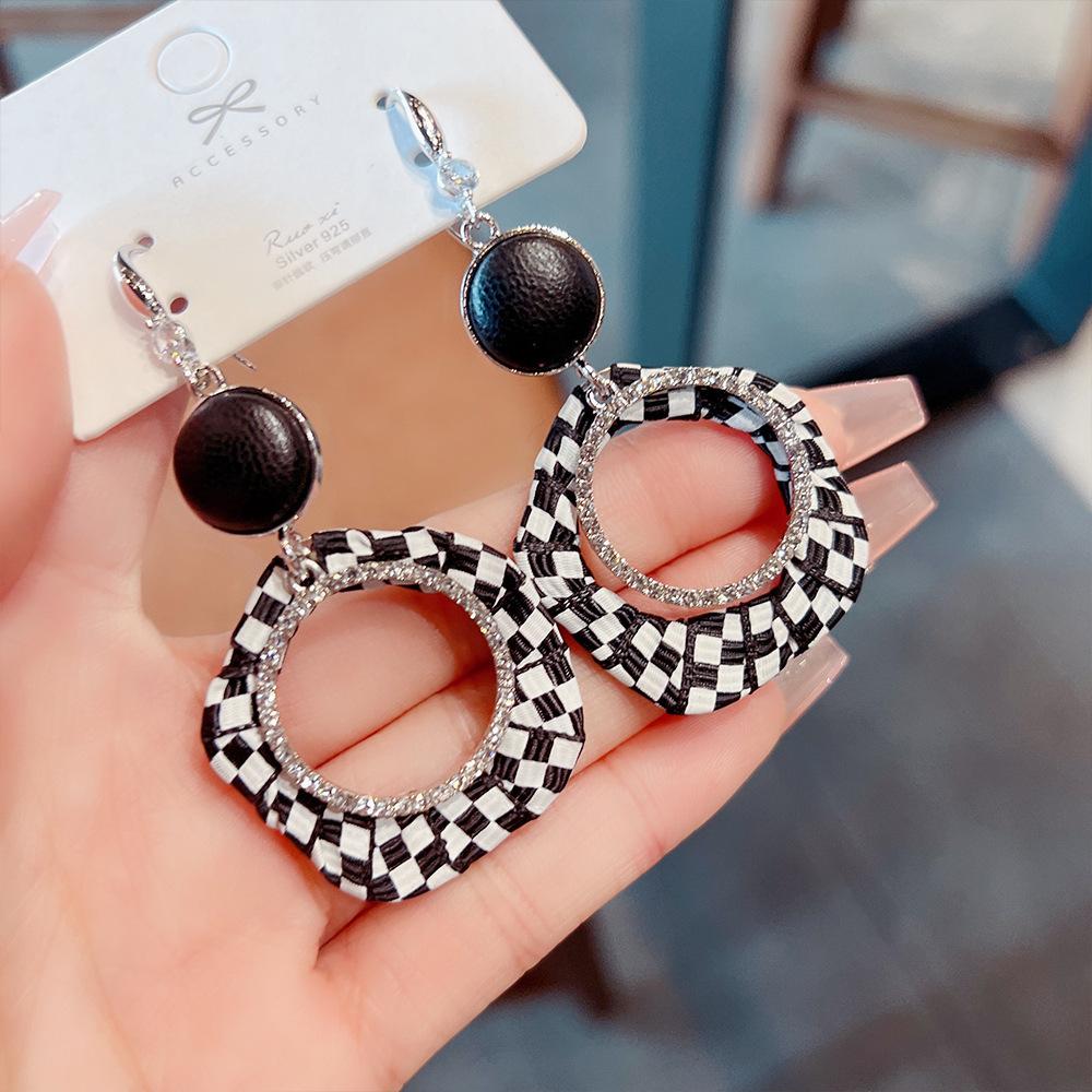 

Earrings Advanced Sense Exaggerated Temperament Cold Wind Ins Design