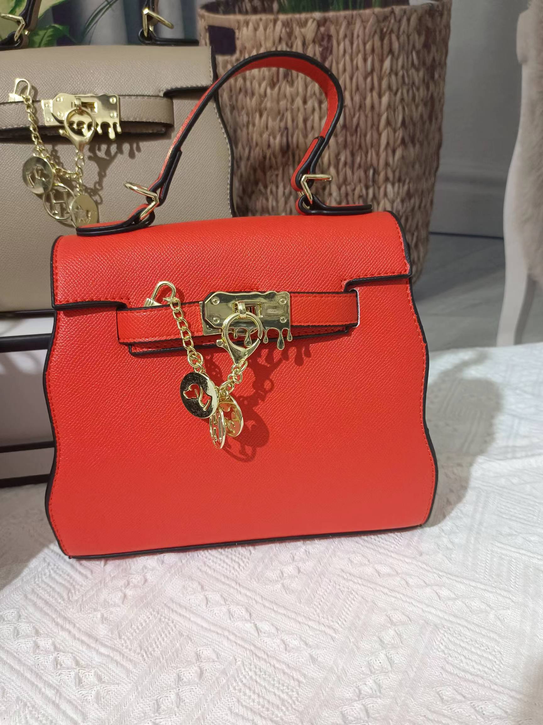 

Shoulder Bag Ladies Luxury Designer Handhold Messenger Elegant Exquisite Simple Fashion Temperament Goddess High quality Handbag, Green