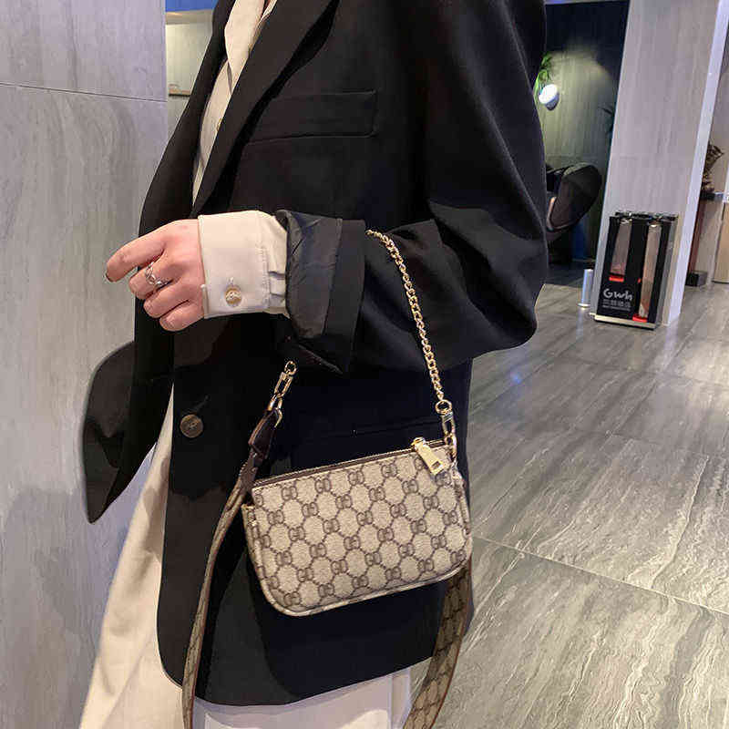 

Handbags Outlet Popular female summer 2022 new broadband small square advanced sense messenger versatile printed chain bag, Beige