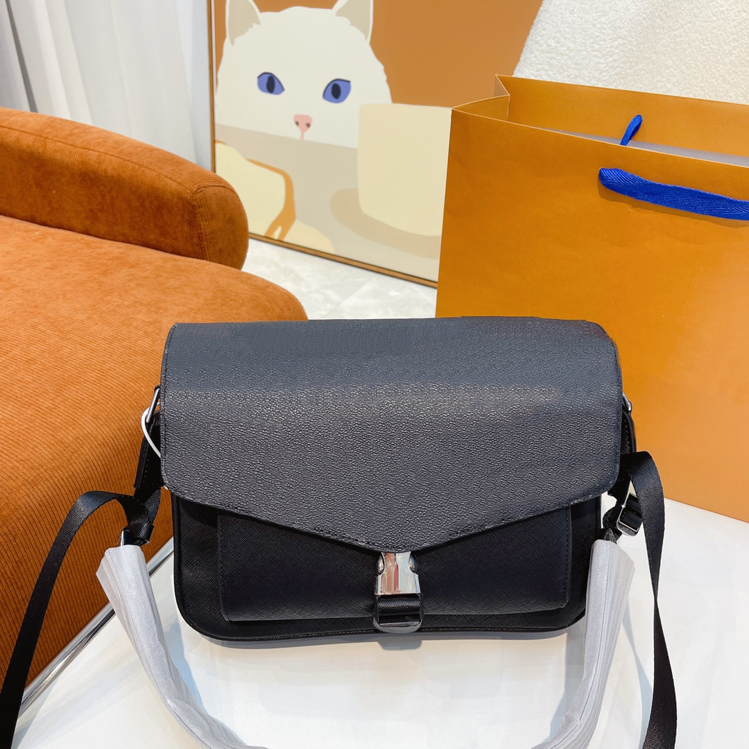 

M30746 MESSENGERAMA flower Luxury Designers bag Men Women Handbag Messenger Cross Body Bags Genuine Leather Mens Womens Shoulder Crossbody Bag, Other