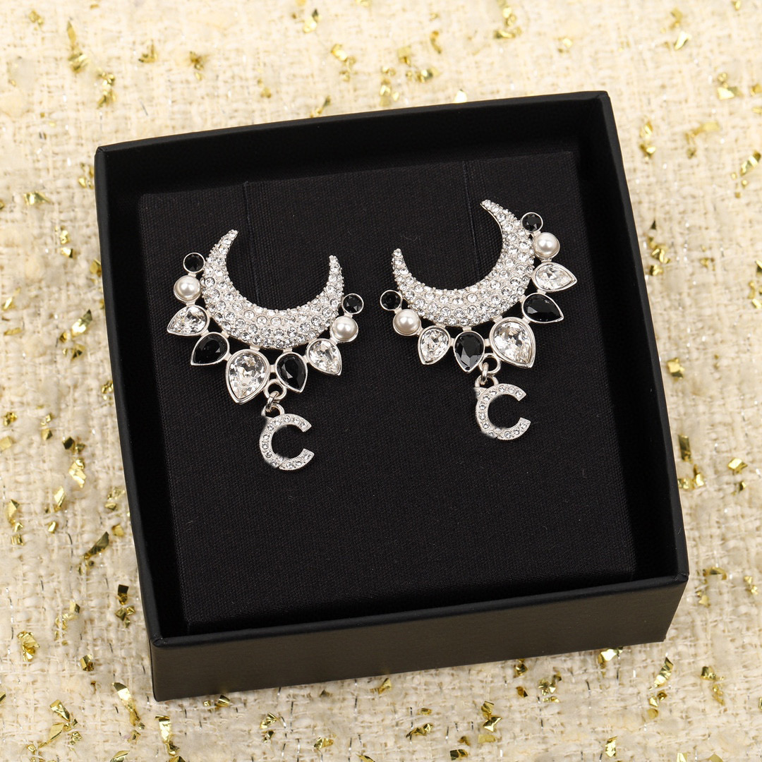 

2022 Top quality Charm stud earring with diamnd and black crystal beads in platinum plated and moon shape for women engagement jewelry gift have box stamp PS4131