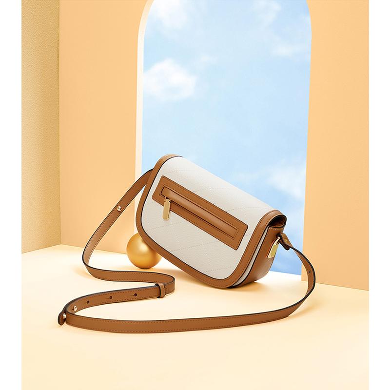 

Evening Bags Messenger Bag Female 2022 Fashion Versatile Leather Simple Contrast Color Single Shoulder Semi-circular Saddle BagEvening, Auburn