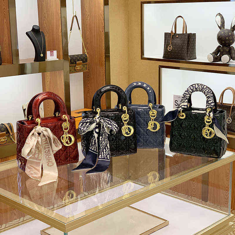 Factory Online Export Designer Tide Brand Ladies Bag 2022 New Fashion Women's Versatile Patent Leather Portable Letter Solid Color Single Sh