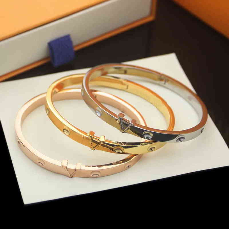 

Designer Bracelet Bangle Fashion Style Lady Women Titanium Steel Engraved v Initials Empreinte Bangles Bracelets 3 Color Lovers Christmas