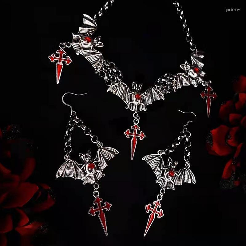 Pendentif Colliers Halloween Foncé Gothique Rouge Gouttelettes Chauve-Souris Boucles D'oreilles Collier Ensemble De Bijoux Exagéré Croix De Mode