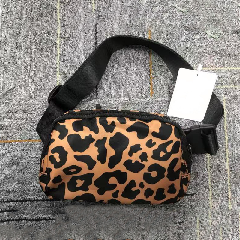 

lu yoga fanny pack women's sports fanny pack outdoor messenger bag 1L Capacity bags designer bags with brand logo