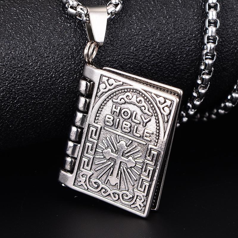 Pendentif Colliers En Acier Inoxydable Bible Livre Chaîne Cadeau Collier Chaînes Amulettes Bijoux Designer Charme Alliage De Mode Hommes Pendenti