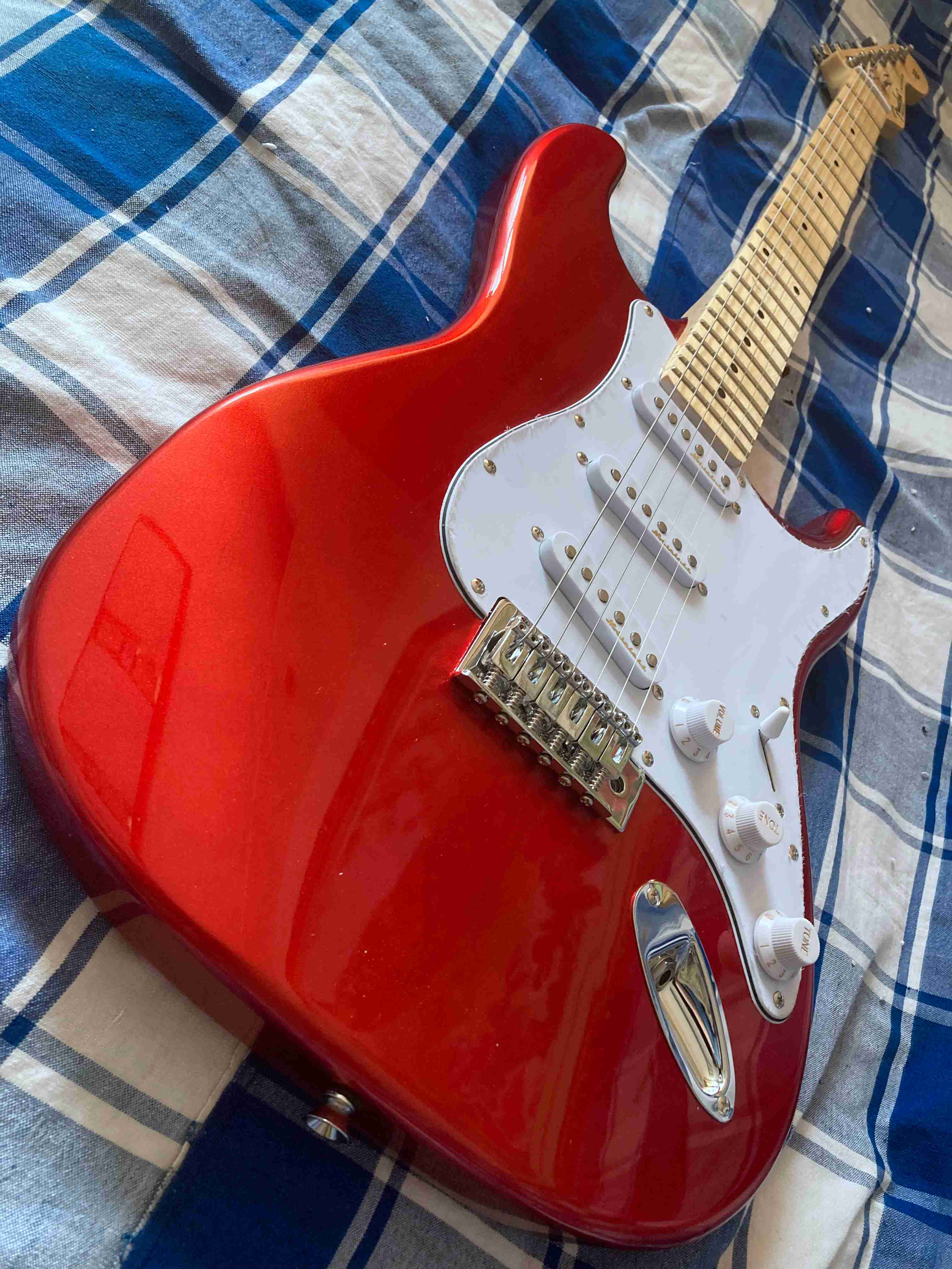 

Send in 3 days stratocaster custom body 6 string Red Electric Guitar in stock