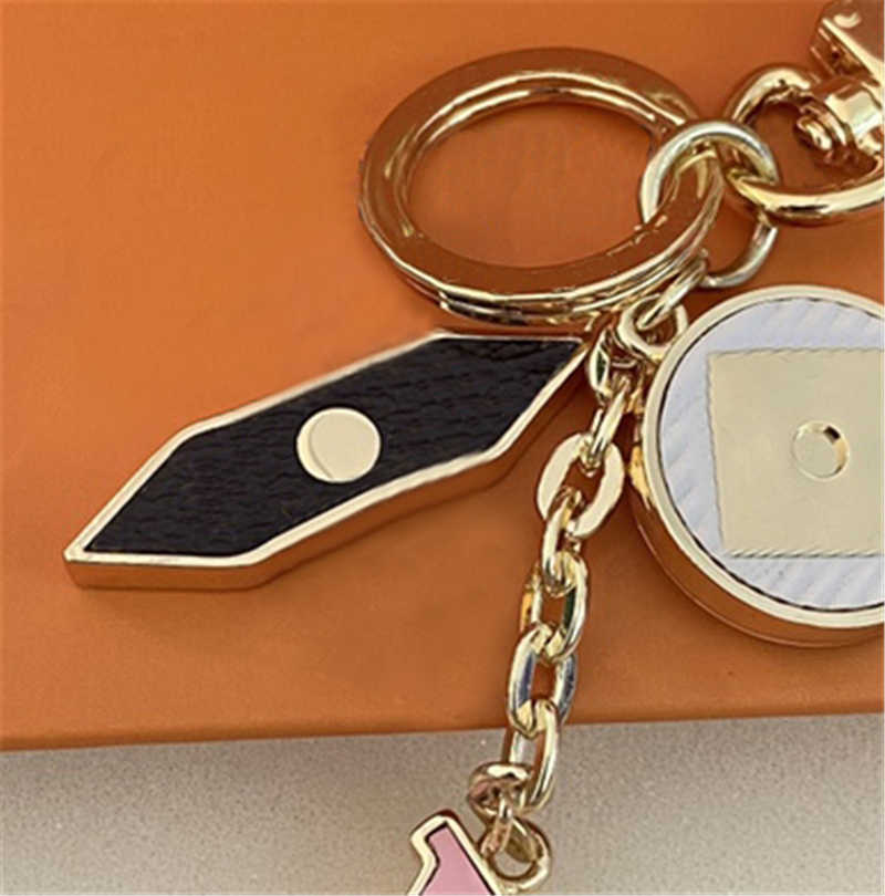 

Fashion Designer Key Buckle Car Keychain Handmade Gold Keychains Lovers Men Womens Bag Pendant Brand Designer