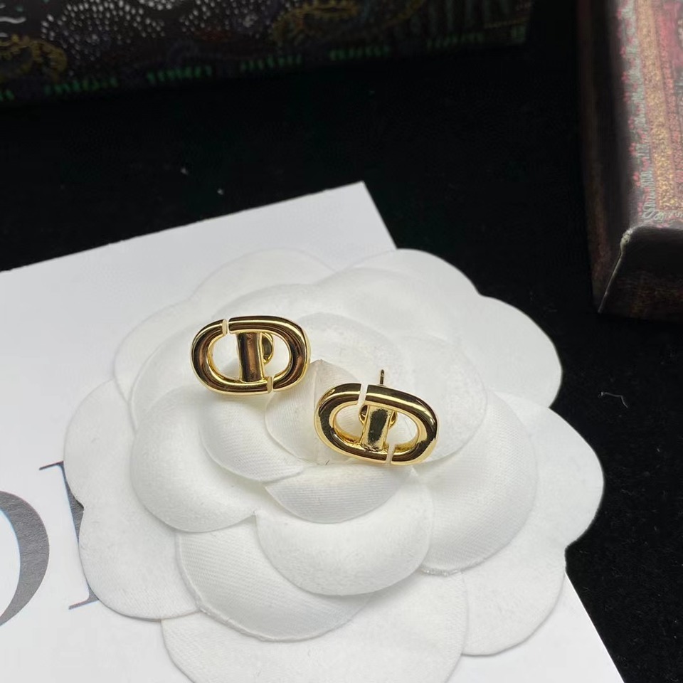 

2022 Top New Jewelry Accessories letters pig nose Earrings women simple fashion brass material