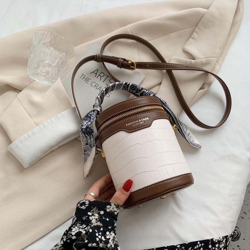 

Evening Bags 2022 Fashion Messenger Bag Autumn And Winter Mini Single Shoulder Bucket Fashionable Purses Cross Body Woman, White