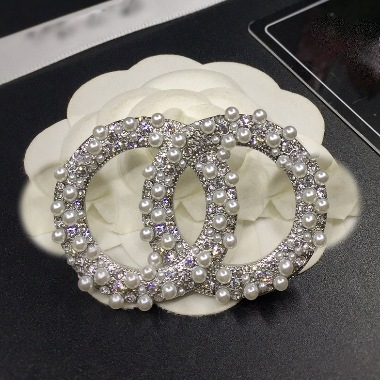 Top Quality Wholesale Brooch Brass Gold Plated 5A Luxury Brand Official Replica Hand inlaid pearls Brooch Christmas Gift Banquet Use-image-760776600