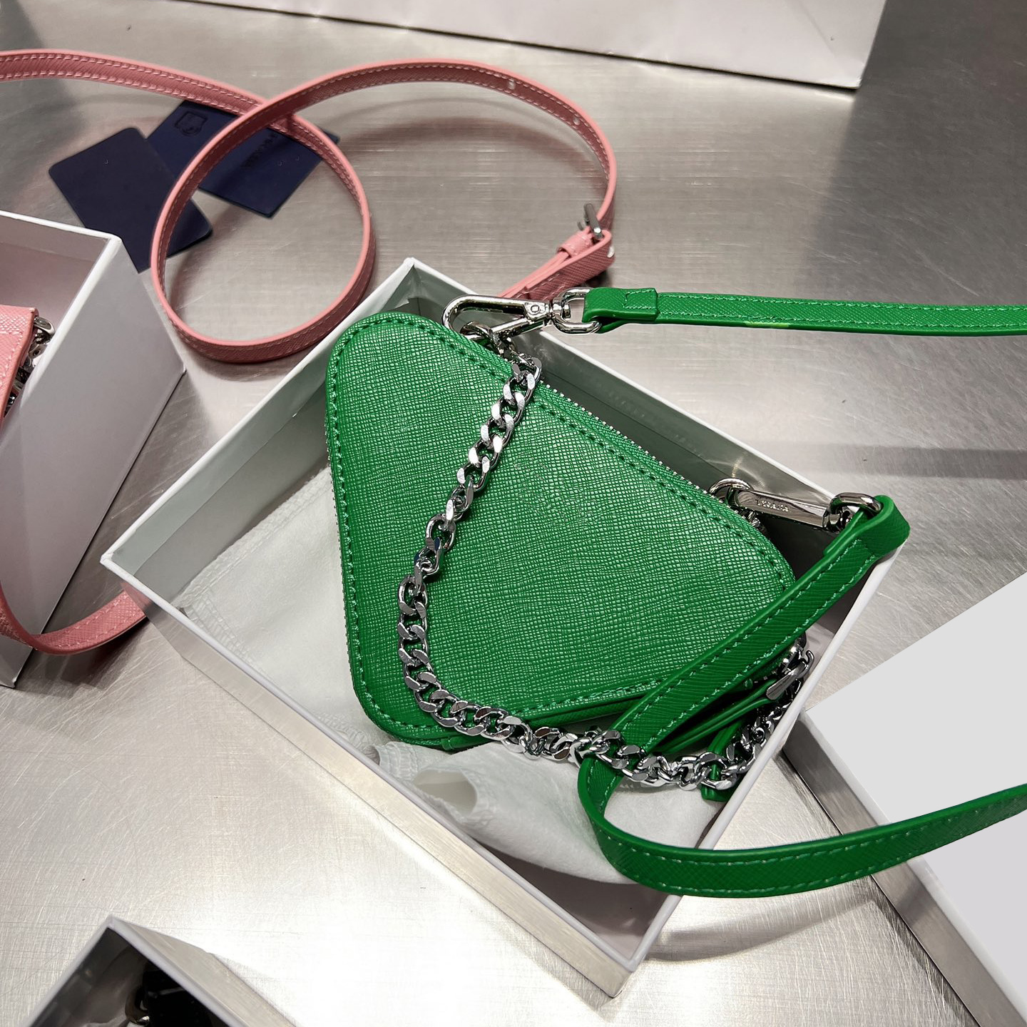 Designers Sacs Femmes Sacs à main d'épaule Luxurys Chaîne Sac à bandoulière Mini Portefeuille Mignon Exquis Triangle Sac Été Polyvalent 4 Couleur