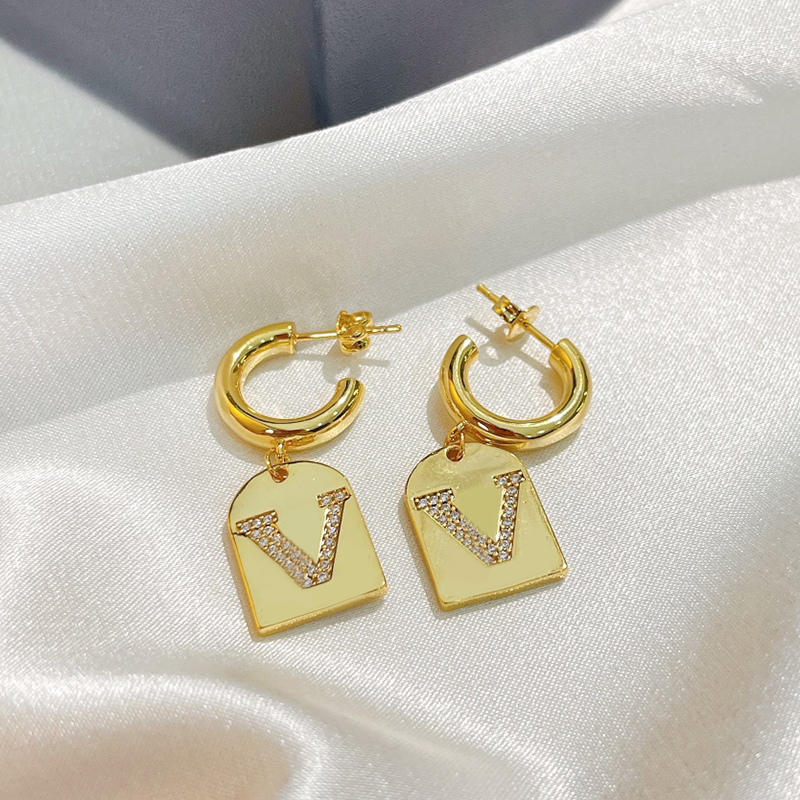 

2022 Women Retro Hoops Earrings Fashion Womens Simple Earring Jewelry Luxurys Designer Earrings Letter L Stud Earring Nice Gift D2203164Z