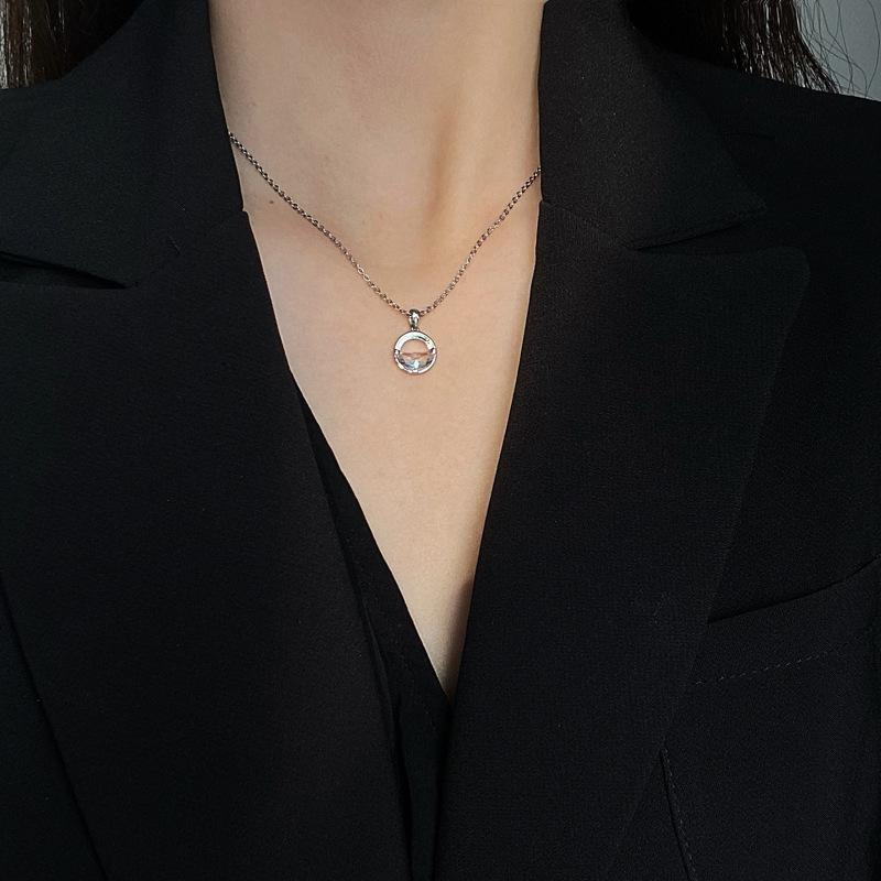 

Pendant Necklaces Fashion Diamond Necklace Minority Personality Choker Simple And Short Collarbone Chain Alloy Metal Women JewelryPendant