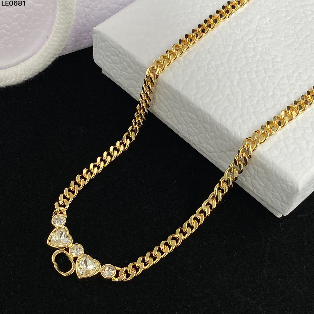 Collier de mode Femmes Men Designer Lettre D Set Auvent Heart Collier Pendre Jewelry Accessoires avec boîte