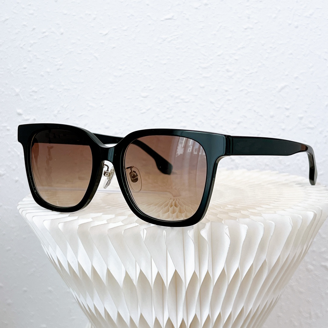 

Square black sunglasses brown lens female couple ins street shooting sunscreen glasses men's fashion high-end all-match sunglasses
