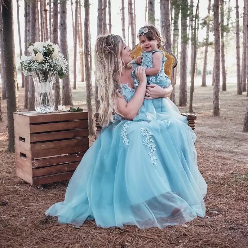 

Mother Daughter Photoshoot Evening Dresses Long Tulle Lace Applique Beaded V Neck Formal Prom Gowns Women and Girl Matching Dress, White