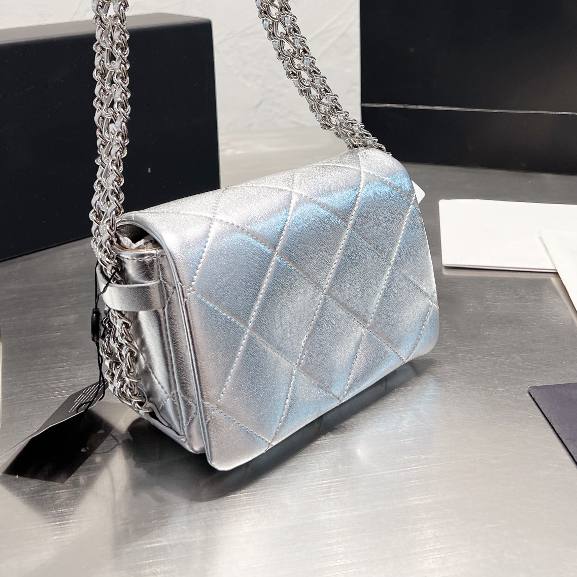 

22Ss Womens Thickened Chain Flap Bag Calfskin Classic Mini Square Quilted Plaid Outdoor Crossbody Sacoche Luxury Designer Pre-Fall Ladies Totes Handbags 18x13CM, Box