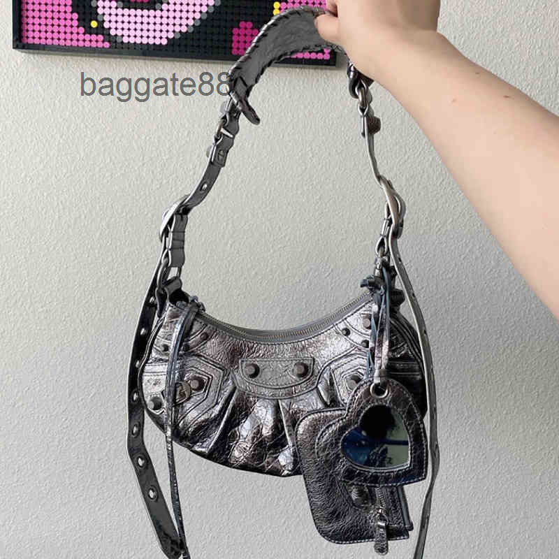 Sacs Le Caogle Bbalencaigsbag Lecagole B Sac de créateur sac à main 2022 Cuir familial Three One Crescent Single Single Diagonal Span2uvs