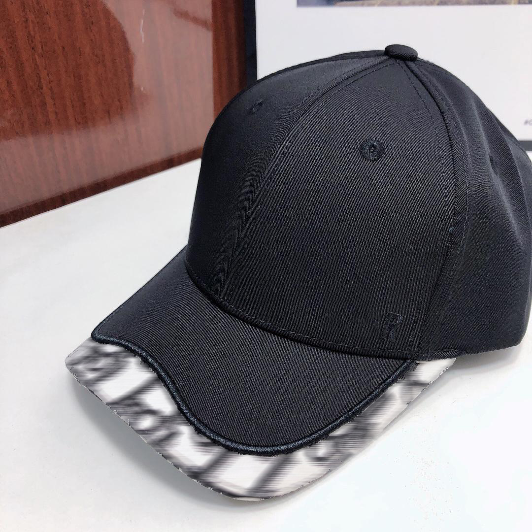 

Luxurys designers baseball caps classic retro four seasons essential Sun Hat 3 colors couple fashions bucket hats printing trend very nice, White