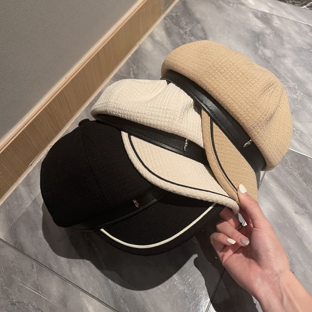 

Designers Luxurys Stingy Brim Hats Detective style Temperament cap Elegance trendy fashion casual caps hundred take beach High quality sun hat very nice 3 colors, White