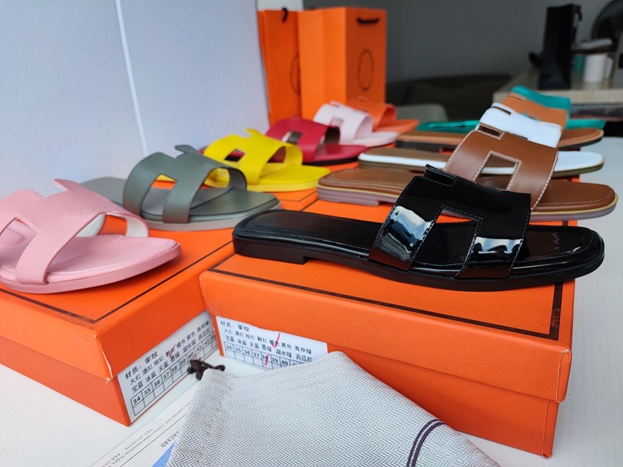 Designer Sandals Luxury Oran Slippers Brand Slides Genuine Leather Flip Flops Women Shoes Sneakers Trainer Boots with Box Dustbag by 1978 004