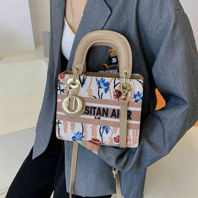 

Designer bag Women's bag 2022 New Fashion Temperament Printed Handbag Texture Letter One Shoulder Msenger bag wedding valentine bags clutch luxury handbags, Blue