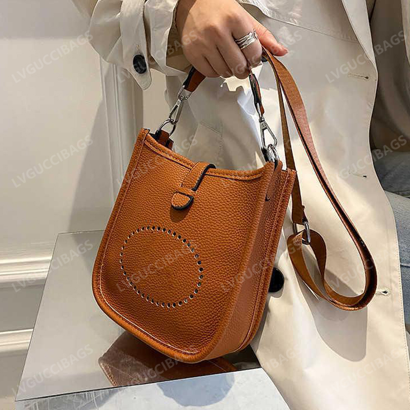

Designer Luxury Hand bags Fashion with Adjustable Straps Shoulder Evelyne GM Chocolat Taurillon Clemence Square Tote Crossbody, Box