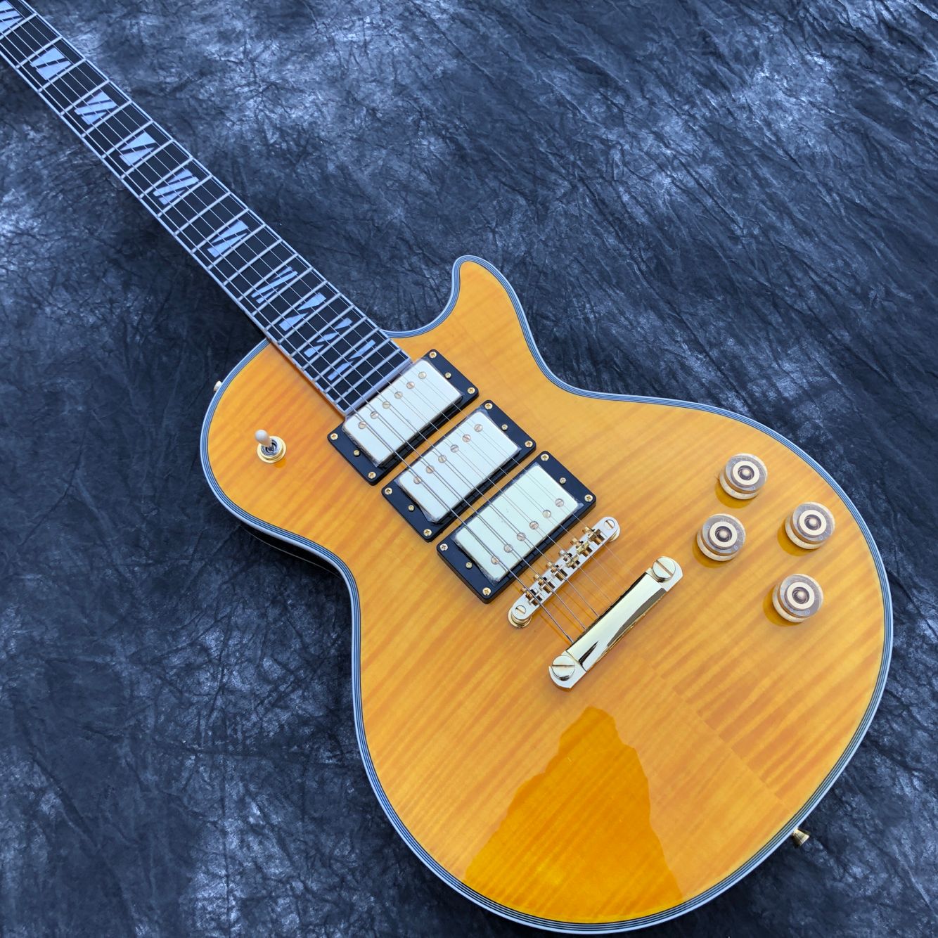 Custom Electric Guitar high quality 3 pickups handmade 6 stings guitarra Tiger flame maple top gitaar mahogany body