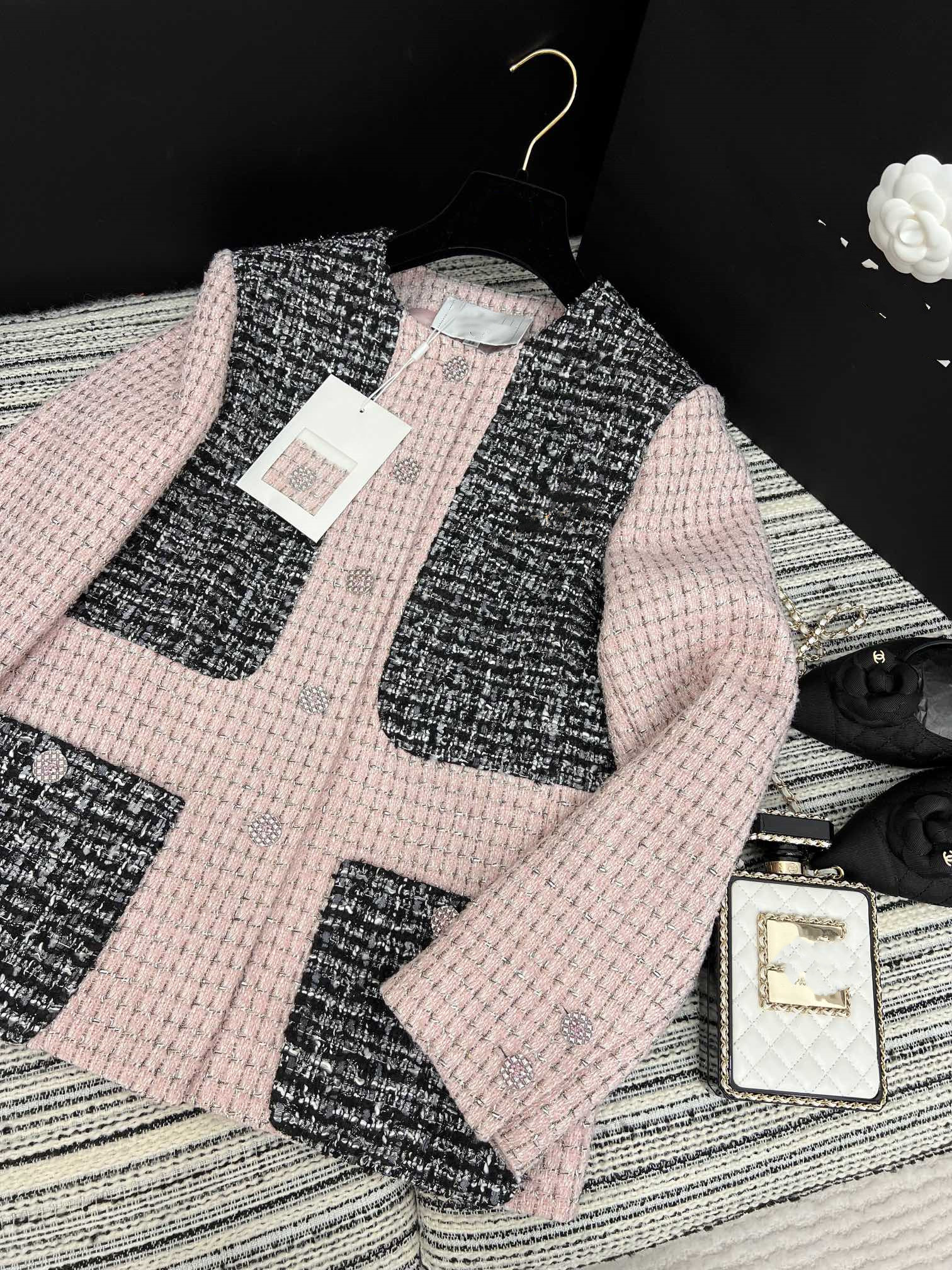 

European luxury designers design handmade jackets with exquisite tailoring, Blue