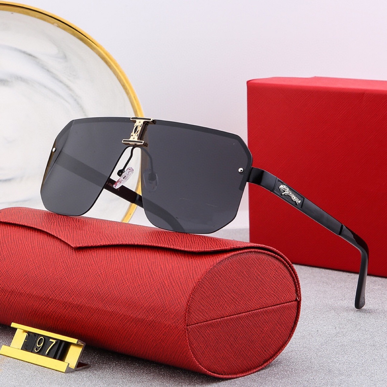 

Designer Sunglass Women Eyeglasses PC Frame Fashion Classic Lady Mirrors for Womens Luxury Goggle Outdoor Beach Sun Glasses 5 Color Optional Good Quality with box 5