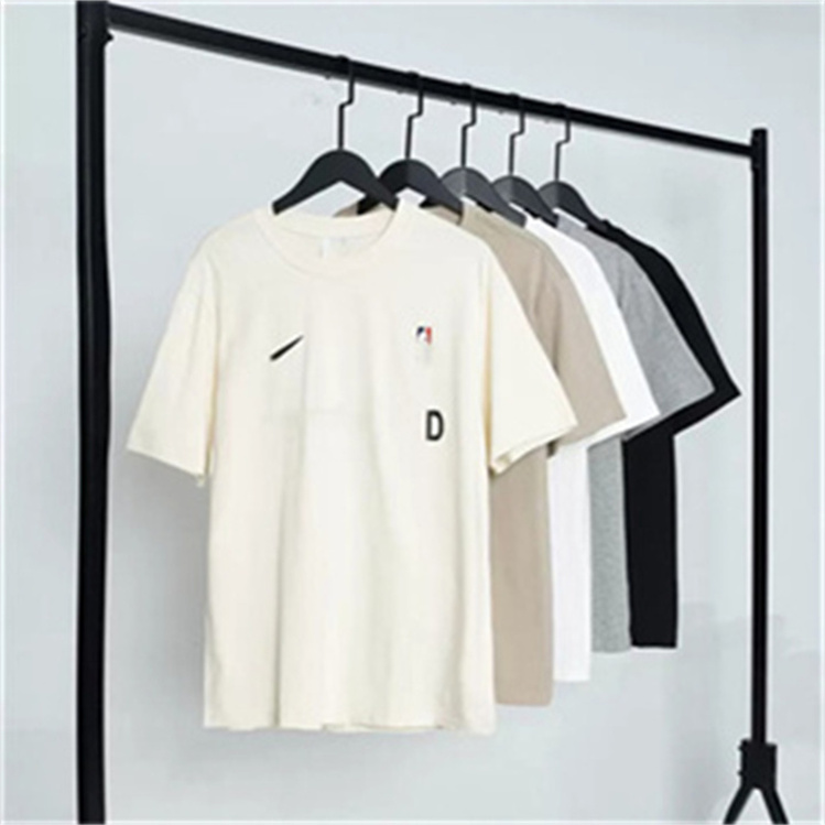 

Luxury Mens Summer Designer T Shirts Red New Arrival Couples Summer Fashion Sleeves Basketball Street Embroidered Letters Simple And Cooperation FundSize S-XL